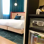 Ξενοδοχείο Western Crystal, Hotel,bar &