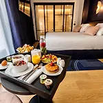 Western Crystal, Hotel,bar & Ξενοδοχείο