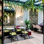 Western Crystal, Hotel,bar & 4* Νανσύ