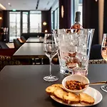 Western Crystal, Hotel,bar & 4* Νανσύ