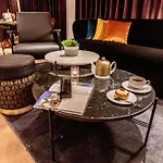 Western Crystal, Hotel,bar & Ξενοδοχείο