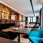 Western Crystal, Hotel,bar & Ξενοδοχείο 4*