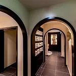 Western Crystal, Hotel,bar & 4* Νανσύ