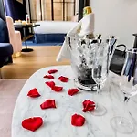 Western Crystal, Hotel,bar & 4*
