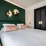 Ξενοδοχείο Western Crystal, Hotel,bar & 4*
