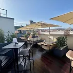 Western Crystal, Hotel,bar & Ξενοδοχείο