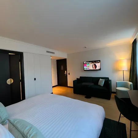 Western Crystal, Hotel,bar & Отель Нанси