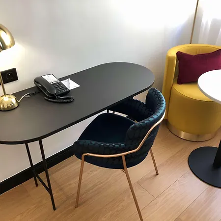 Western Crystal, Hotel,bar & 酒店 4*