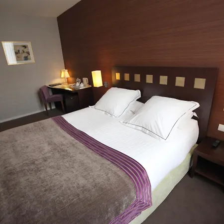 Western Crystal, Hotel,bar &