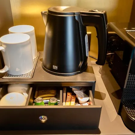 Western Crystal, Hotel,bar & Hotell