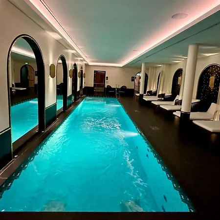 Western Crystal, Hotel,bar & Hotell