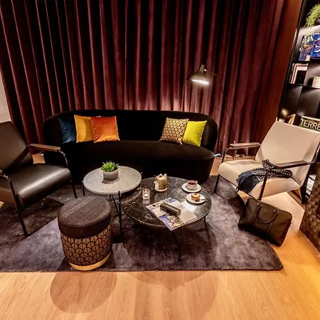 Western Crystal, Hotel,bar & ナンシー