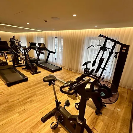 Western Crystal, Hotel,bar & Ξενοδοχείο 4*