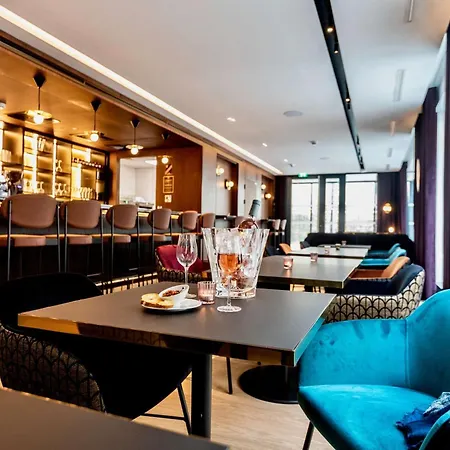 Western Crystal, Hotel,bar & Ξενοδοχείο 4*