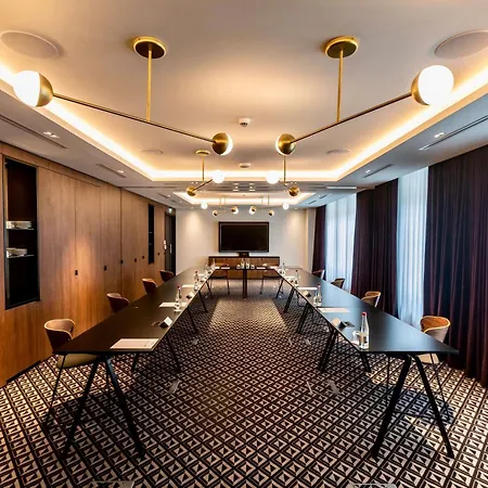 Western Crystal, Hotel,bar & 南锡