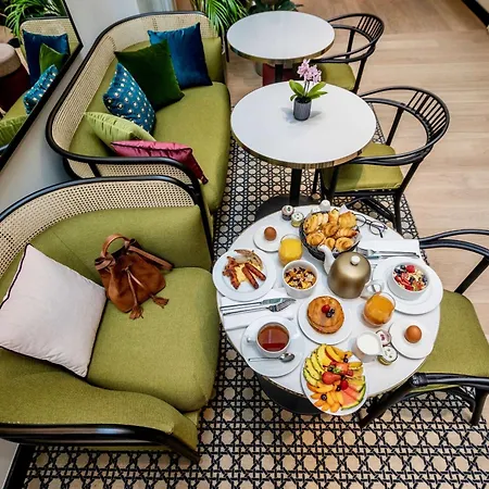 Western Crystal, Hotel,bar & Hotell