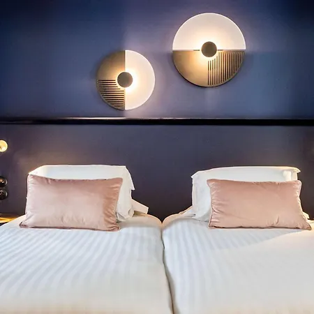 Western Crystal, Hotel,bar & 酒店 4*