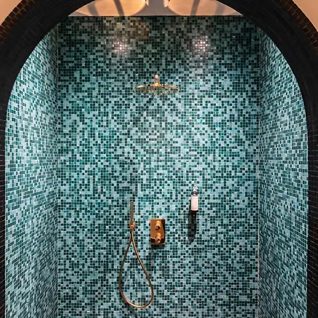 Western Crystal, Hotel,bar &