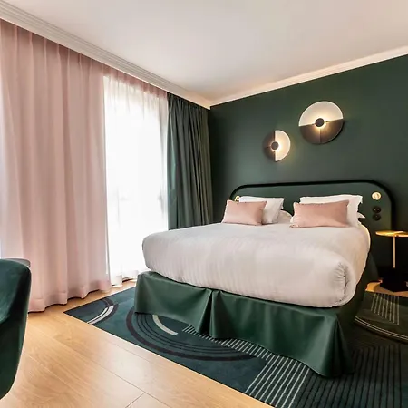 Western Crystal, Hotel,bar & 南锡