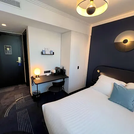 Western Crystal, Hotel,bar & ナンシー