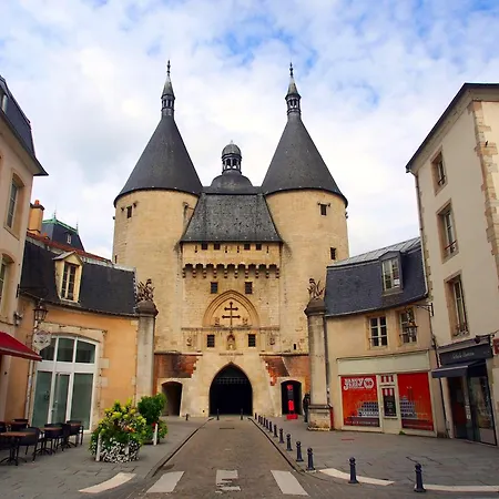 ホテル Western Crystal, Hotel,bar & ナンシー