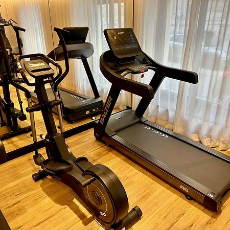 Western Crystal, Hotel,bar & ホテル