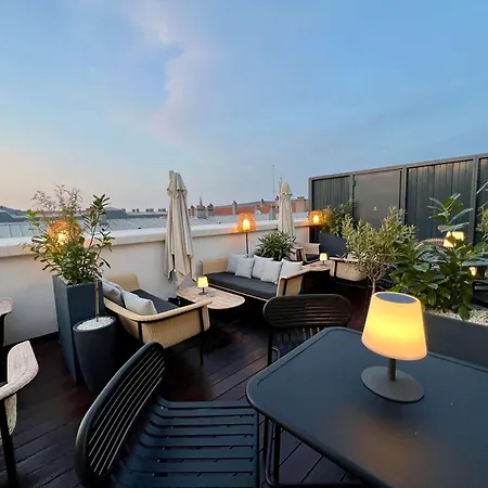 Western Crystal, Hotel,bar & Νανσύ