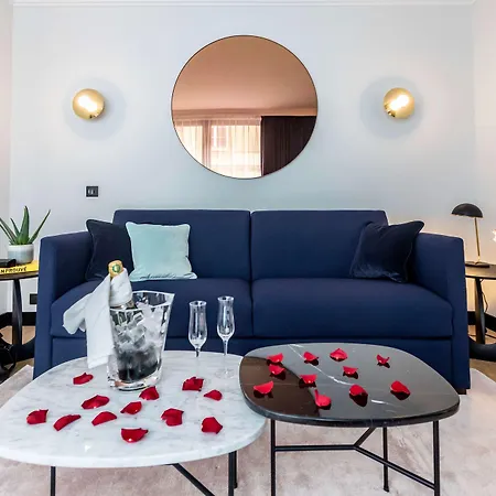 Western Crystal, Hotel,bar & 4* Νανσύ