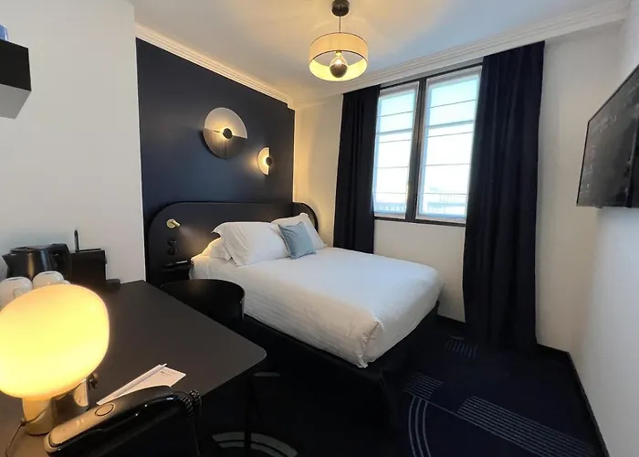 Western Crystal, Hotel,bar & 4* ナンシー