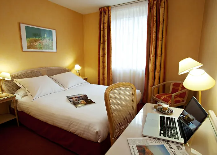 فندق Western Crystal, Hotel,bar & نانسي