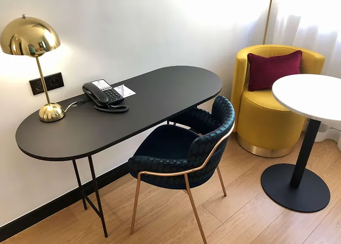 Western Crystal, Hotel,bar & ホテル 4*