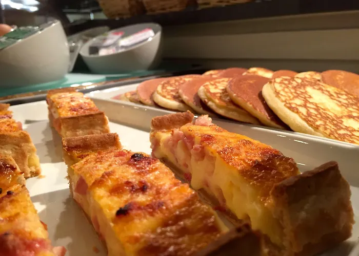 Western Crystal, Hotel,bar & فندق نانسي