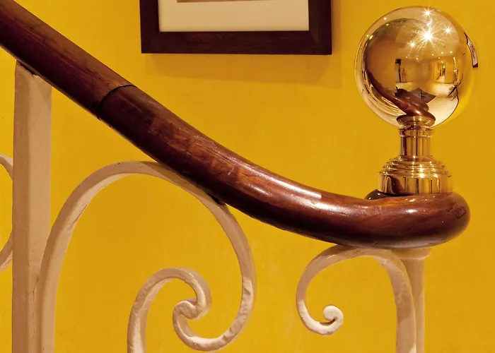 Western Crystal, Hotel,bar &