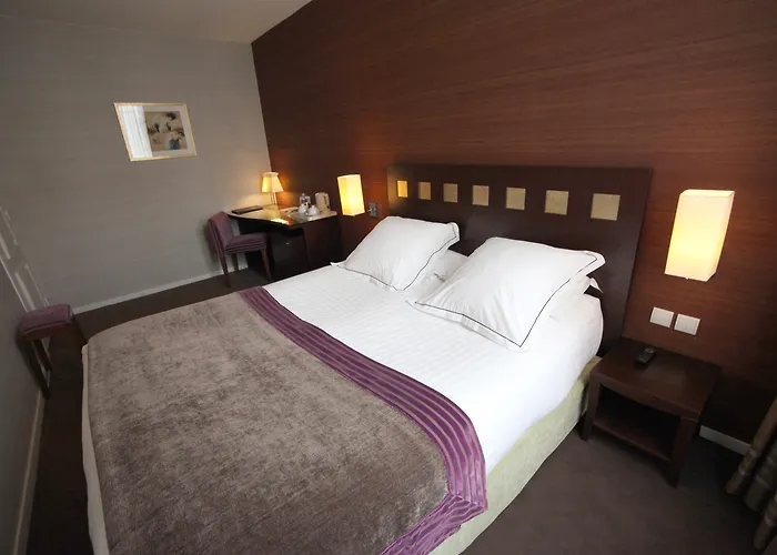 Western Crystal, Hotel,bar &