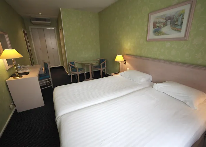 ホテル Western Crystal, Hotel,bar & 4*