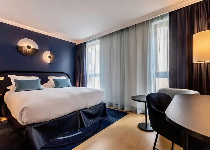 Western Crystal, Hotel,bar & فندق نانسي