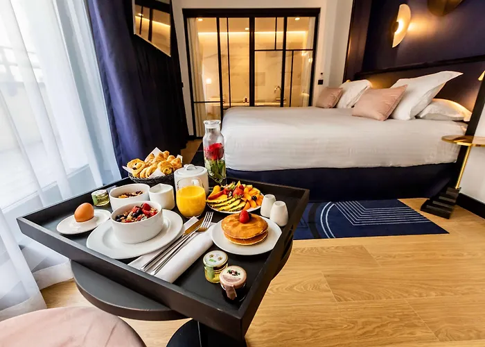 Western Crystal, Hotel,bar & فندق