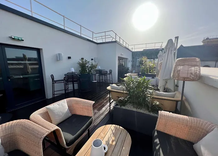 ホテル Western Crystal, Hotel,bar & ナンシー