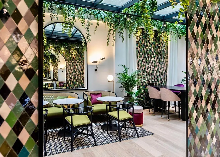 Western Crystal, Hotel,bar & 4* نانسي