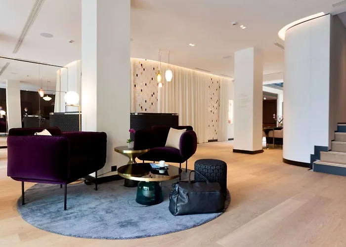 Western Crystal, Hotel,bar & فندق نانسي