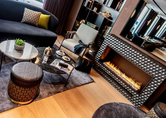 Western Crystal, Hotel,bar &