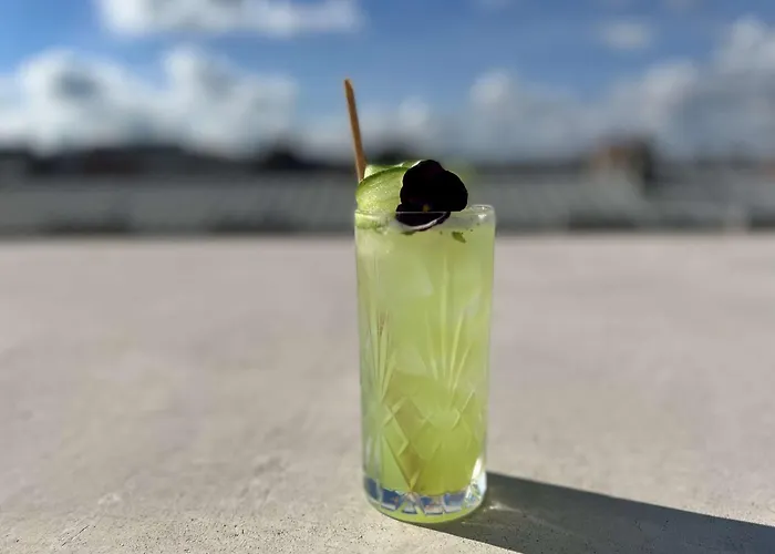 Western Crystal, Hotel,bar & ホテル