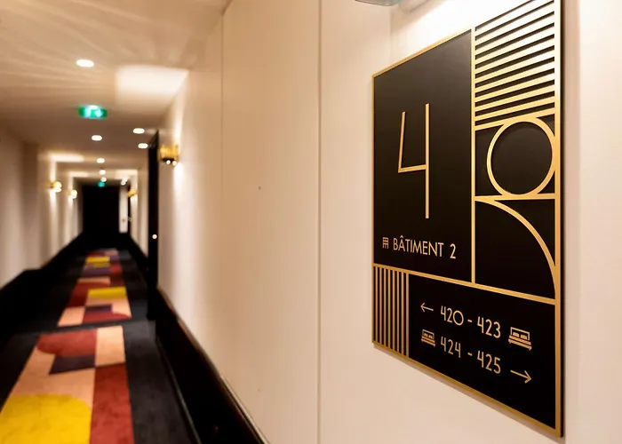 Western Crystal, Hotel,bar & فندق 4*