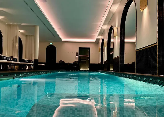 فندق Western Crystal, Hotel,bar & نانسي