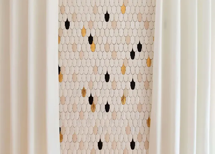 Western Crystal, Hotel,bar &