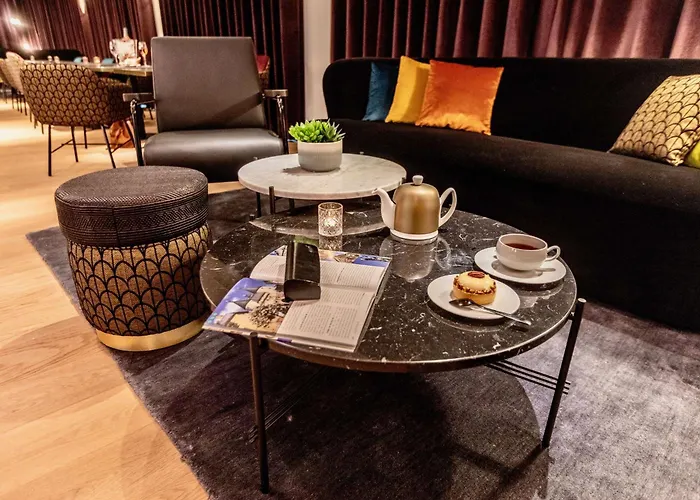 Western Crystal, Hotel,bar & فندق