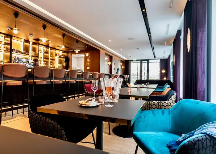 Western Crystal, Hotel,bar & فندق 4*