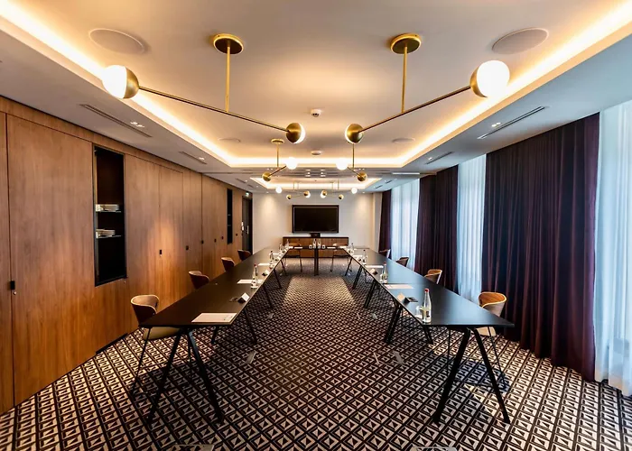 Western Crystal, Hotel,bar & نانسي