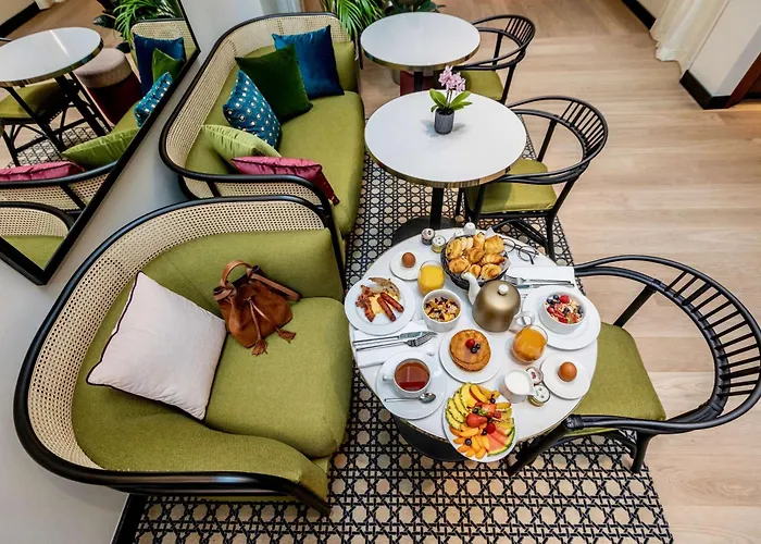 Western Crystal, Hotel,bar & فندق