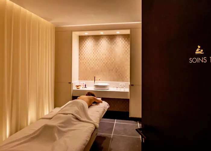 فندق Western Crystal, Hotel,bar & نانسي